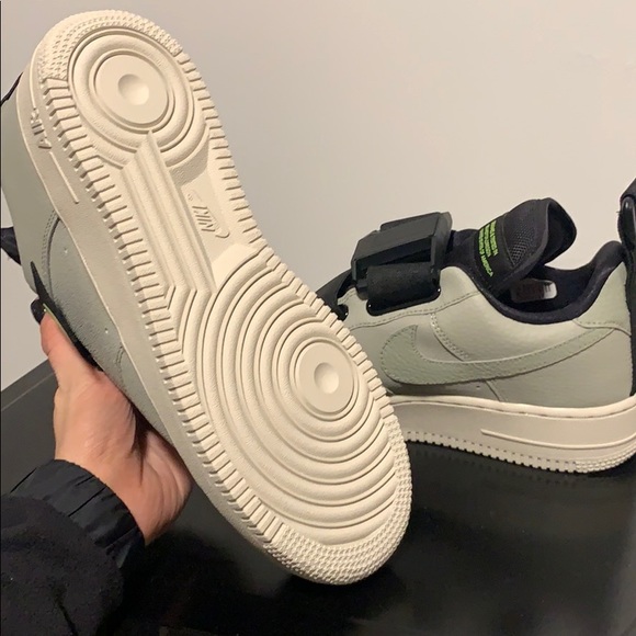 NIKES - Picture 4 of 5